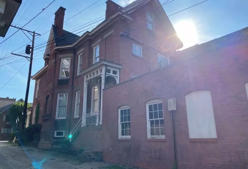 Aamiaismajoitus (B&B) Sturgis House