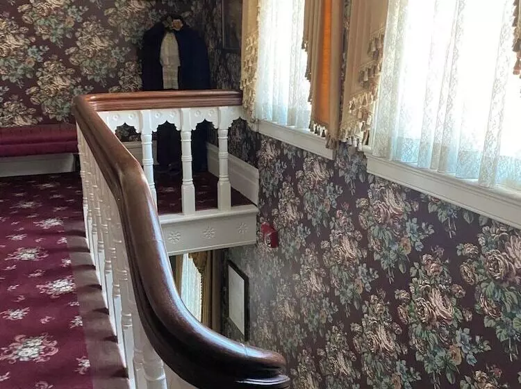 Aamiaismajoitus (B&B) Sturgis House