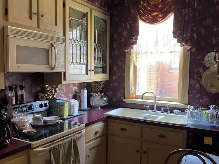 Aamiaismajoitus (B&B) Sturgis House