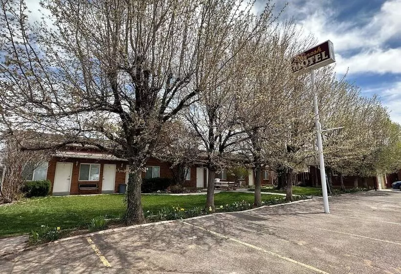 Bob S Station & Motel