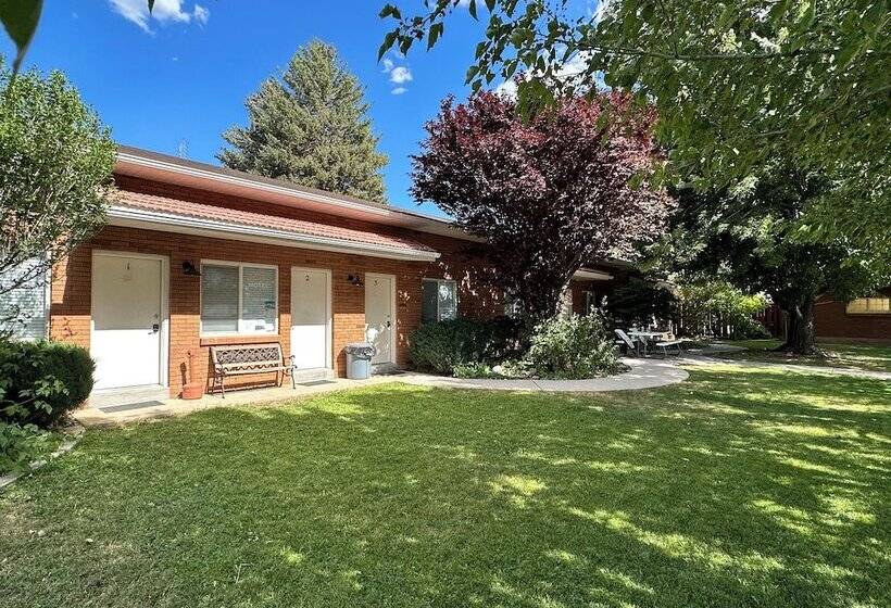 Bob S Station & Motel