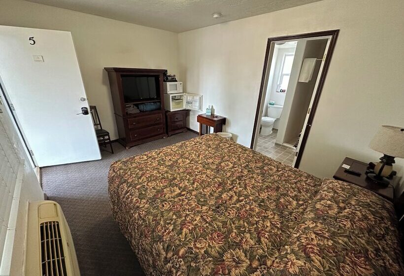 Bob S Station & Motel