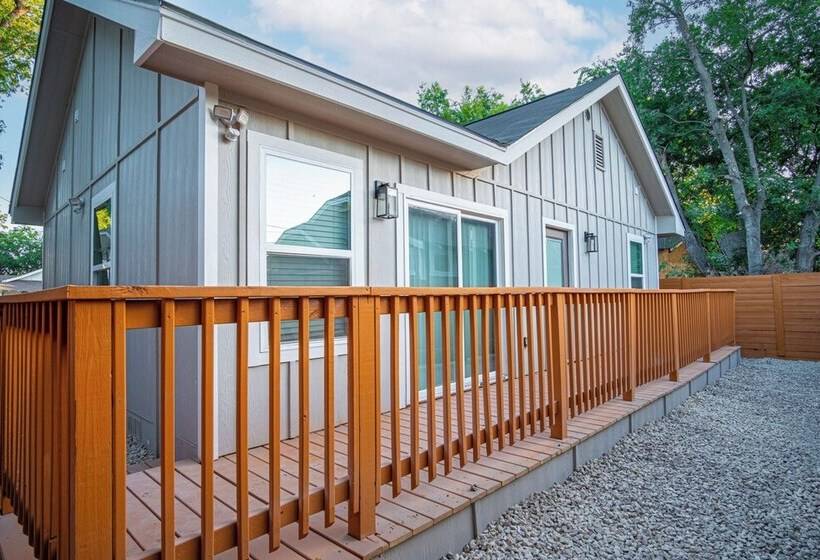 Don T Miss Dynamic 4br/2ba Near Jolly Riverwalk