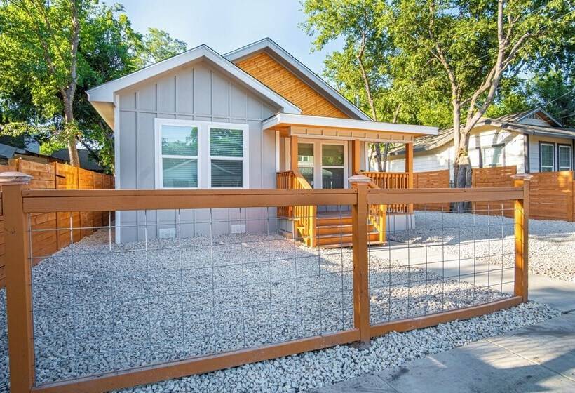 Don T Miss Dynamic 4br/2ba Near Jolly Riverwalk