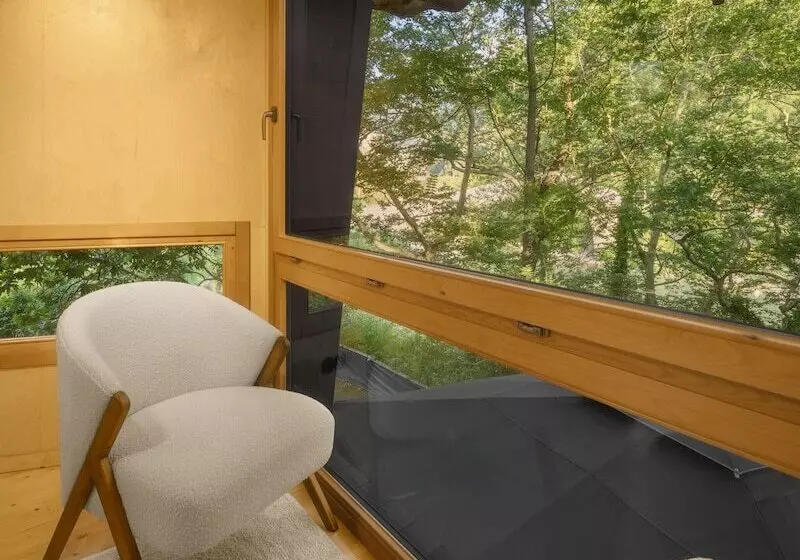 Hotelli Aoos River Treehouse