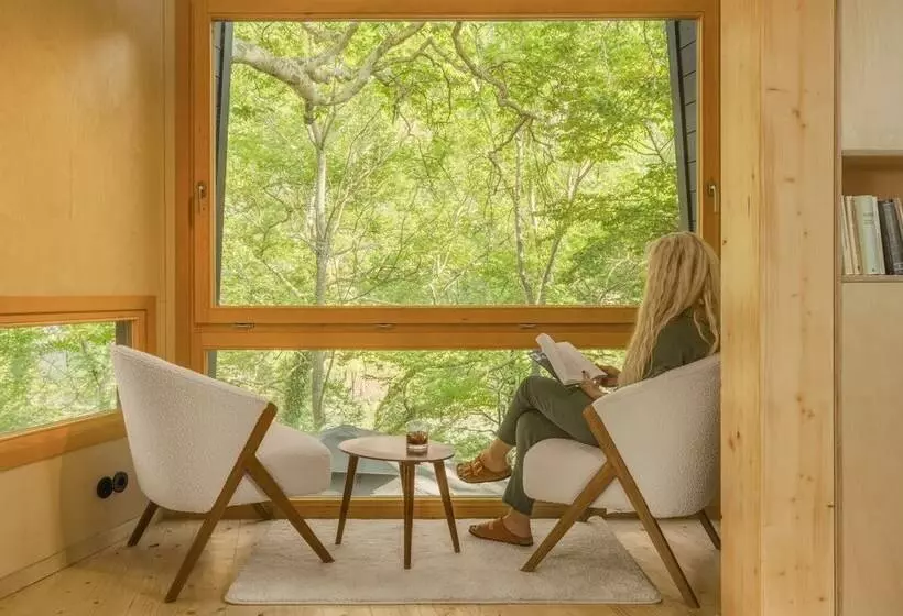 Hotelli Aoos River Treehouse