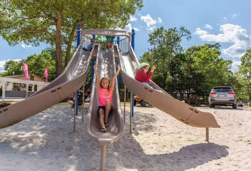 Hotelli Pine Haven Campground