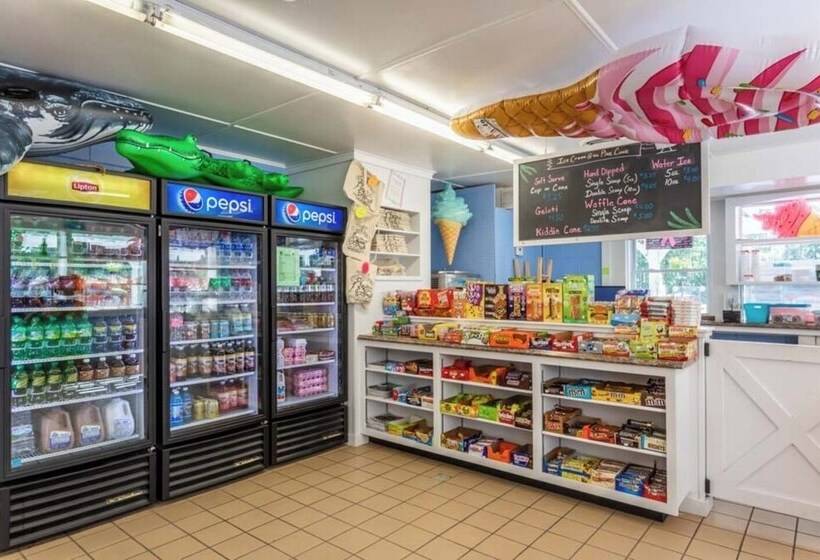 Hotel Pine Haven Campground