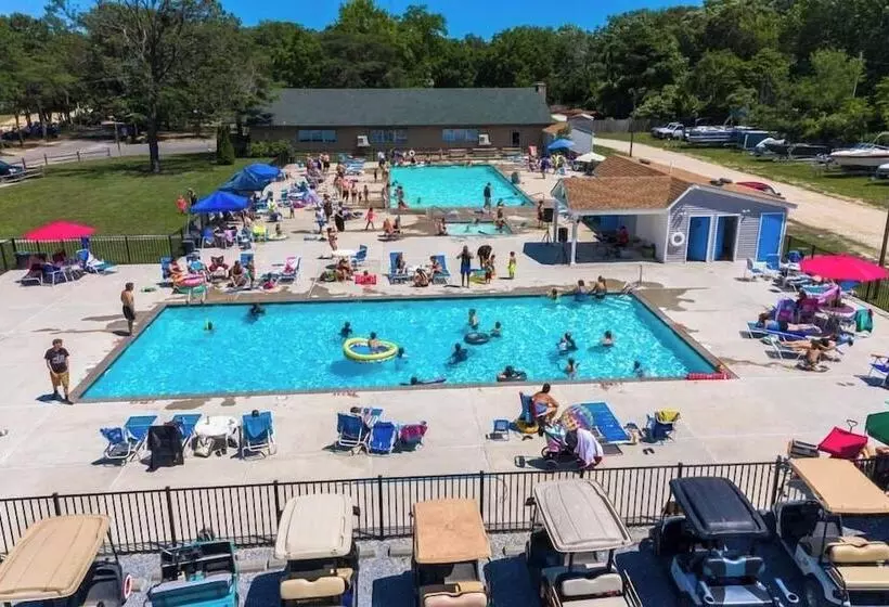 Hotelli Pine Haven Campground