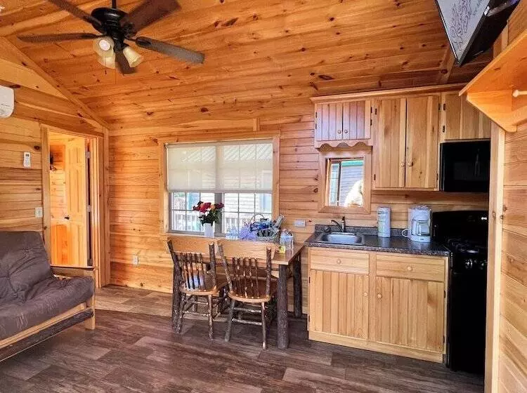 Hotelli Pine Haven Campground