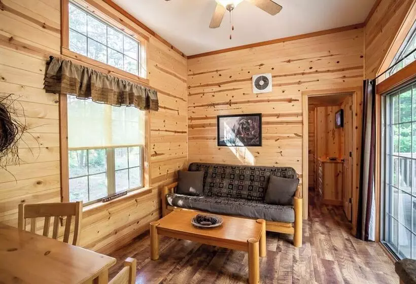 Hotelli Pine Haven Campground