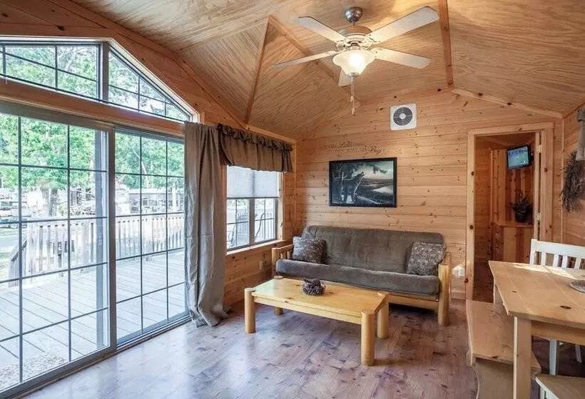 Hotelli Pine Haven Campground