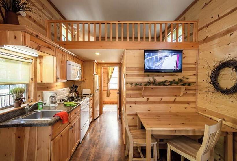 Hotel Pine Haven Campground