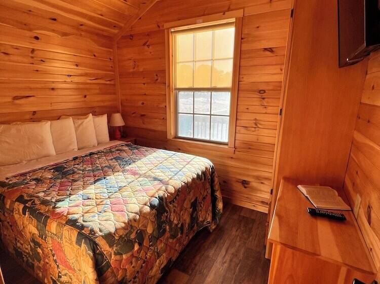 Hotel Pine Haven Campground