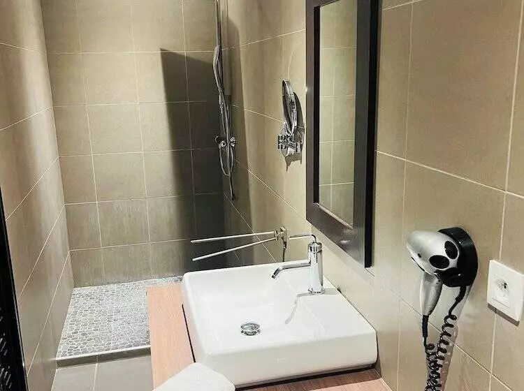 L Hotel De La Bourse à Bagnols Sur Ceze