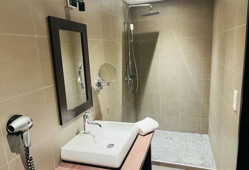 L Hotel De La Bourse à Bagnols Sur Ceze