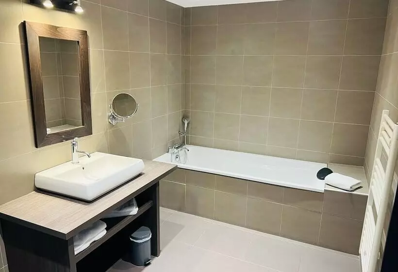 L Hotel De La Bourse à Bagnols Sur Ceze