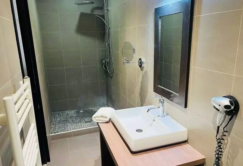 L Hotel De La Bourse à Bagnols Sur Ceze