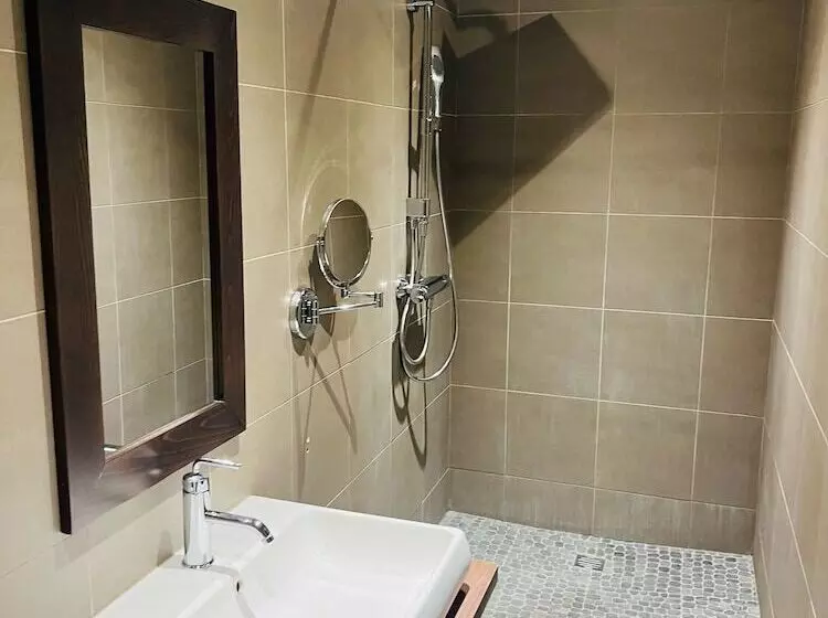 L Hotel De La Bourse à Bagnols Sur Ceze