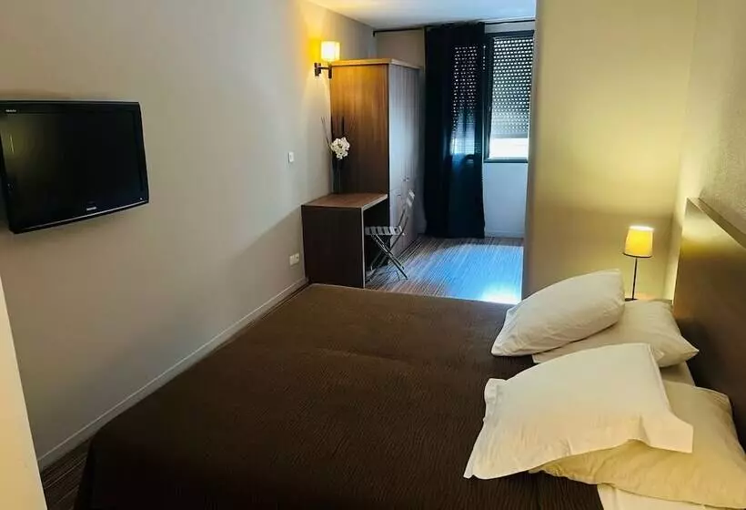 L Hotel De La Bourse à Bagnols Sur Ceze