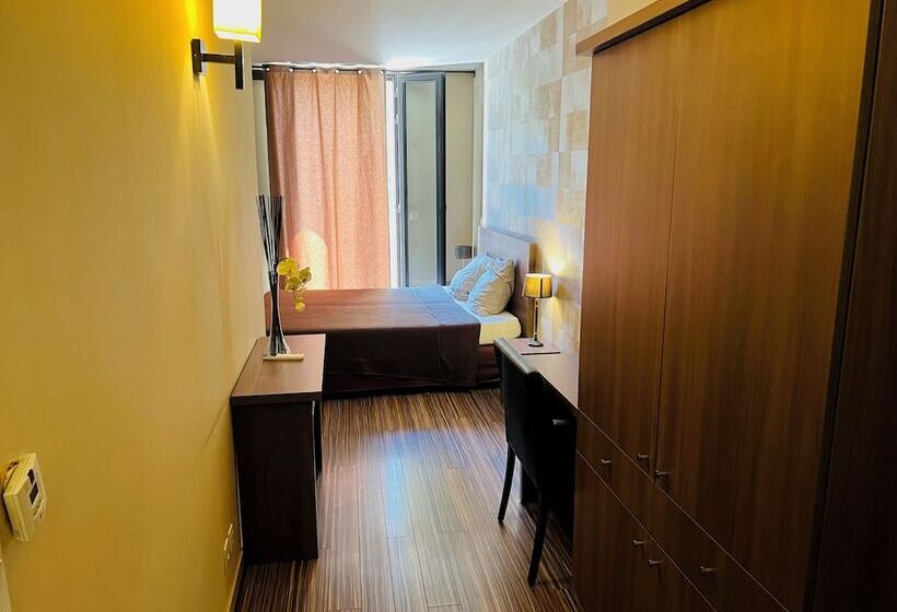 L Hotel De La Bourse à Bagnols Sur Ceze