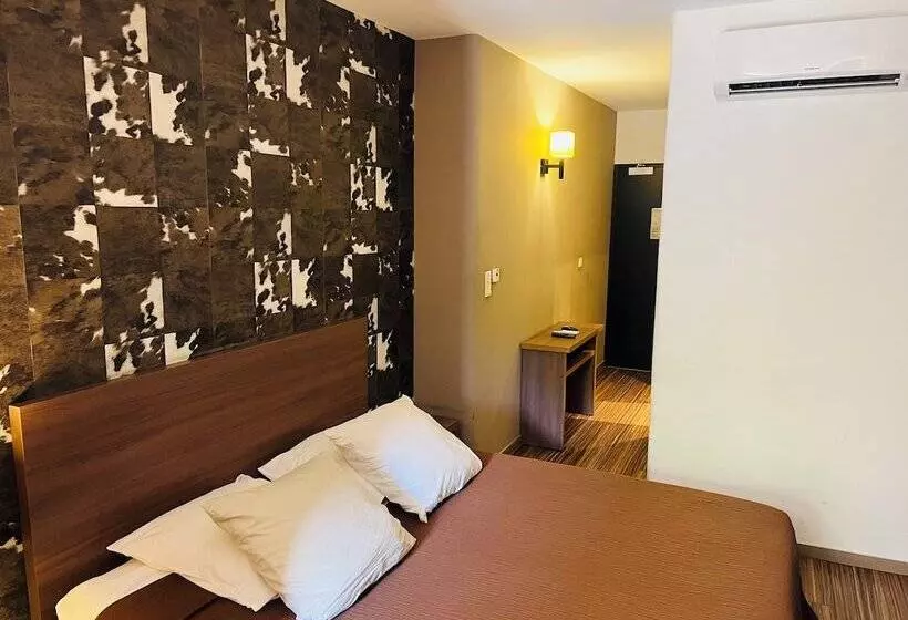 L Hotel De La Bourse à Bagnols Sur Ceze