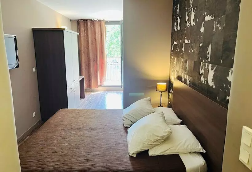 L Hotel De La Bourse à Bagnols Sur Ceze