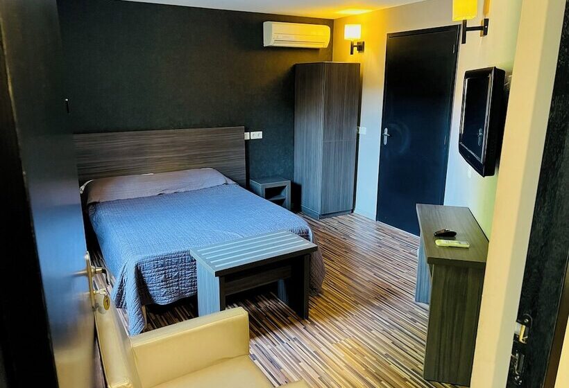 L Hotel De La Bourse à Bagnols Sur Ceze