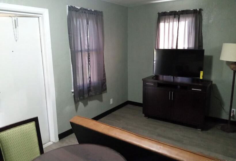 مُتل Homes N Courts