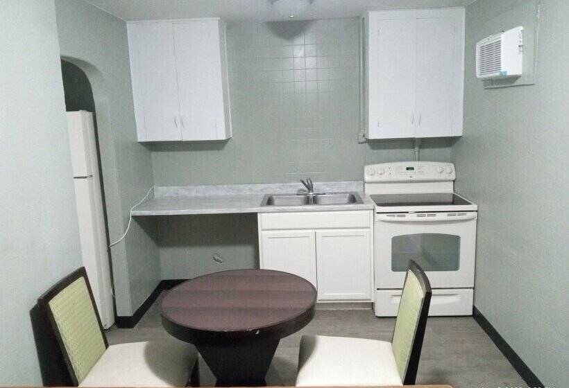 مُتل Homes N Courts