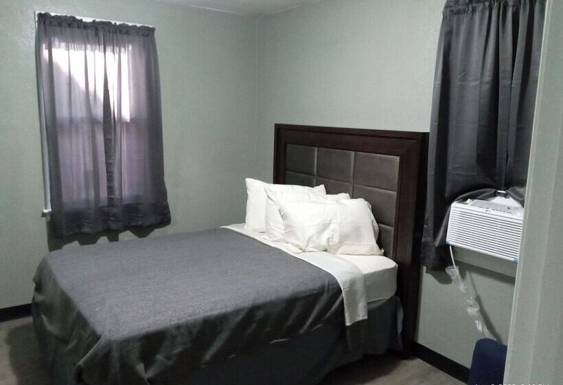 مُتل Homes N Courts