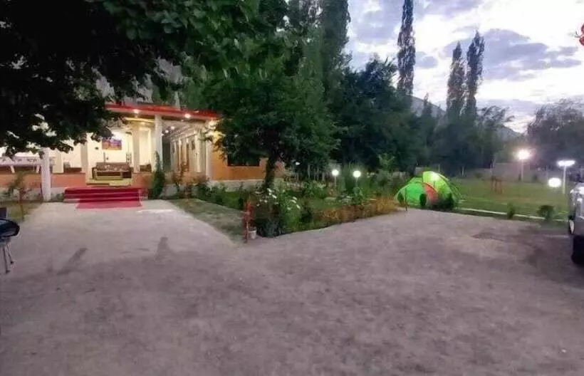 Mulberry Continental Hotel Skardu