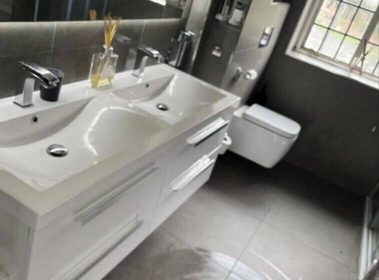 بنسيون Thornton Edwardian House Balham