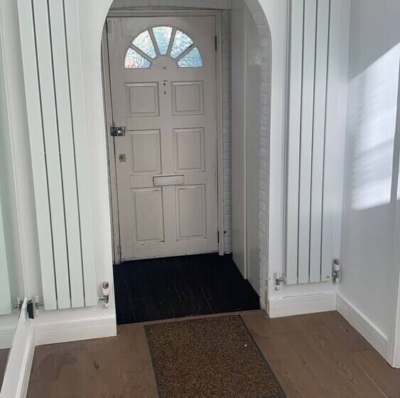 بنسيون Thornton Edwardian House Balham