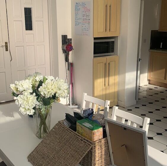 بنسيون Thornton Edwardian House Balham