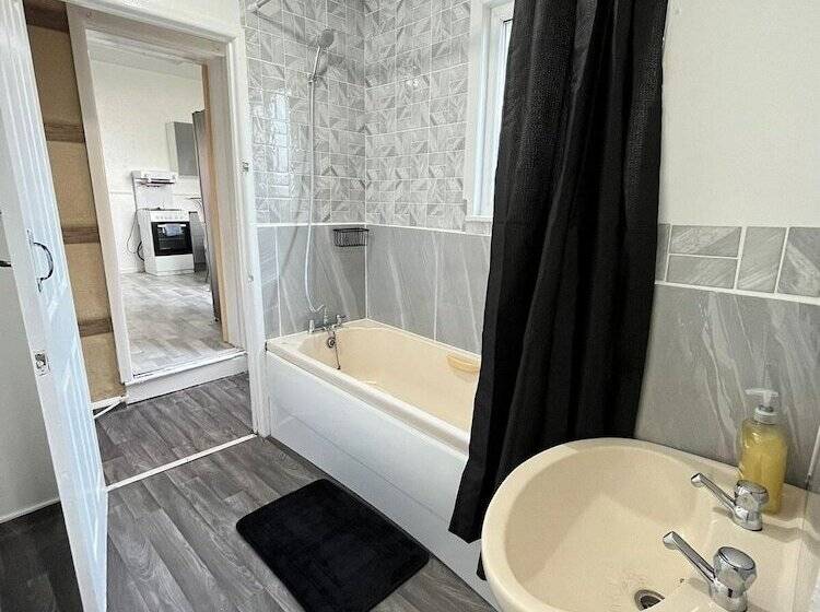 レジデンス Beautiful 4 Bed House In Ramsgate