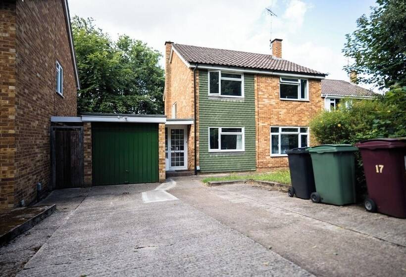 اقامتگاه Charming 6 Bed House In Reading