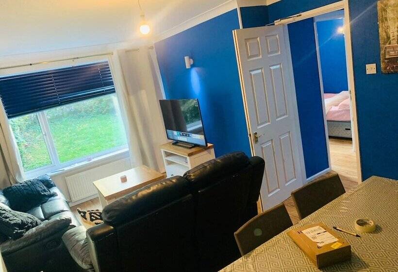 اقامتگاه Charming 6 Bed House In Reading