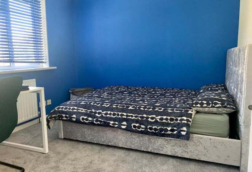 اقامتگاه Charming 6 Bed House In Reading