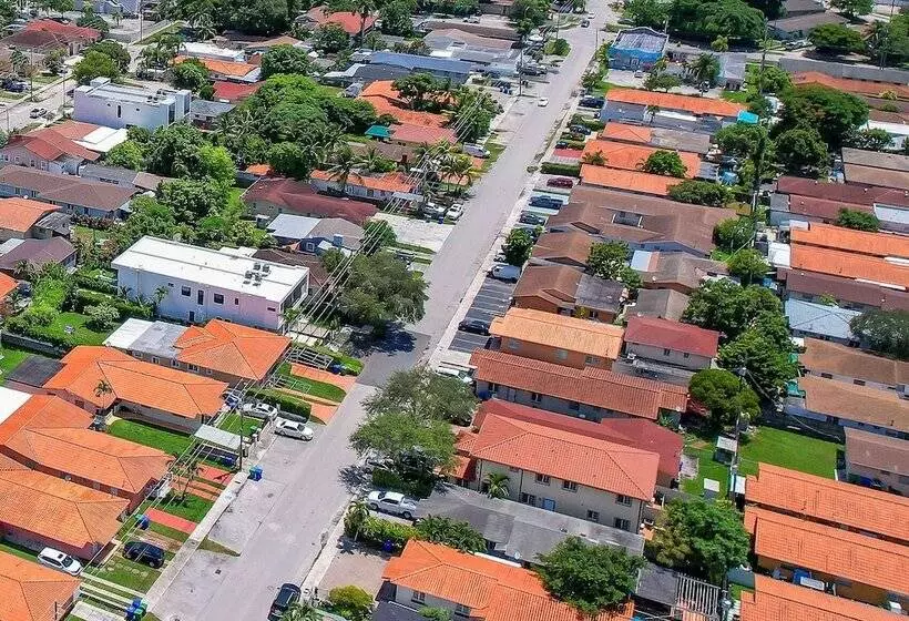 اقامتگاه Unique Escape Gameroom! Bar, Bbq, Spacious, And Near Beach