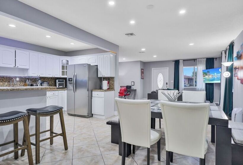 דירת נופש Unique Escape Gameroom! Bar, Bbq, Spacious, And Near Beach