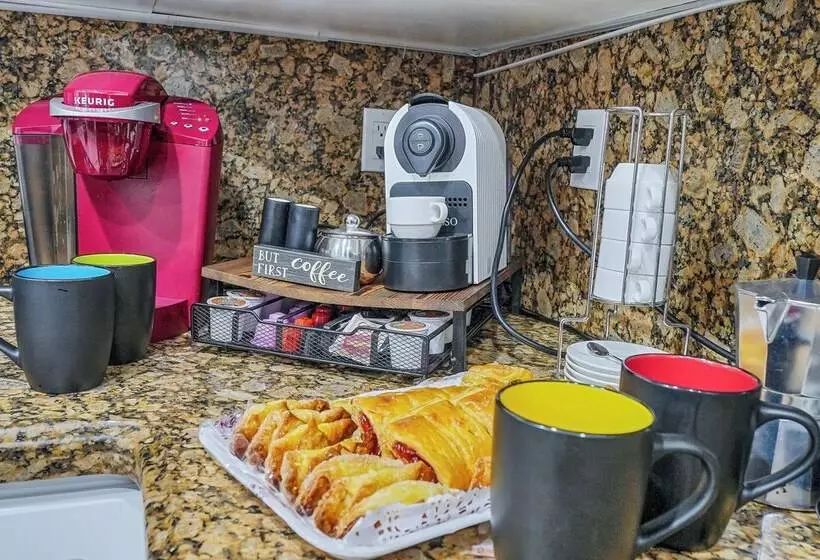 اقامتگاه Unique Escape Gameroom! Bar, Bbq, Spacious, And Near Beach