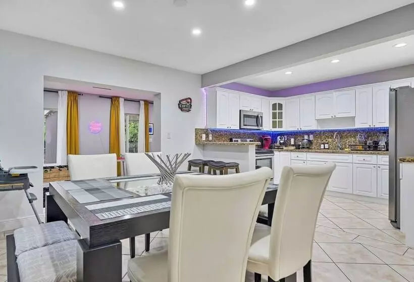 اقامتگاه Unique Escape Gameroom! Bar, Bbq, Spacious, And Near Beach