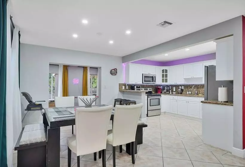 اقامتگاه Unique Escape Gameroom! Bar, Bbq, Spacious, And Near Beach