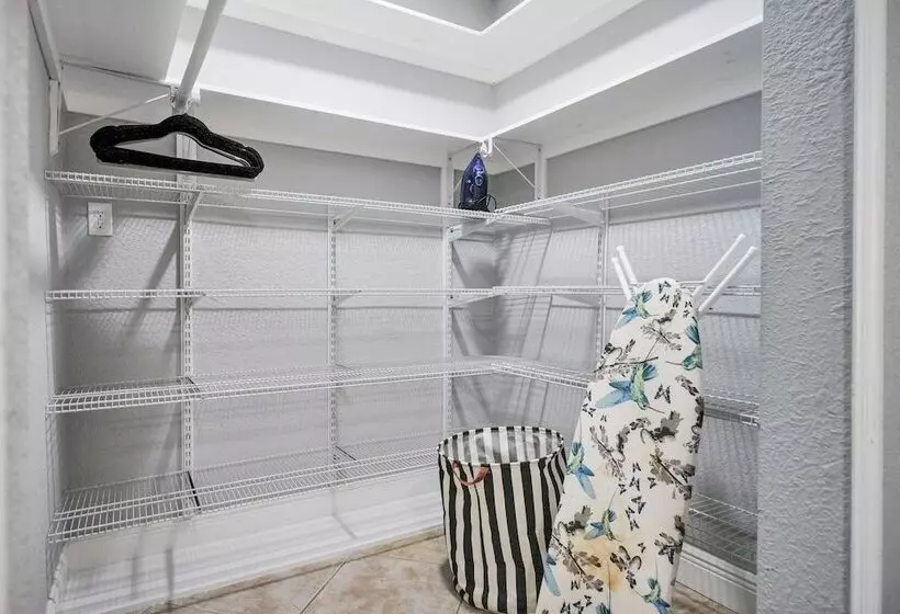 اقامتگاه Unique Escape Gameroom! Bar, Bbq, Spacious, And Near Beach