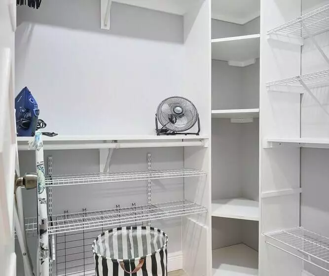 اقامتگاه Unique Escape Gameroom! Bar, Bbq, Spacious, And Near Beach