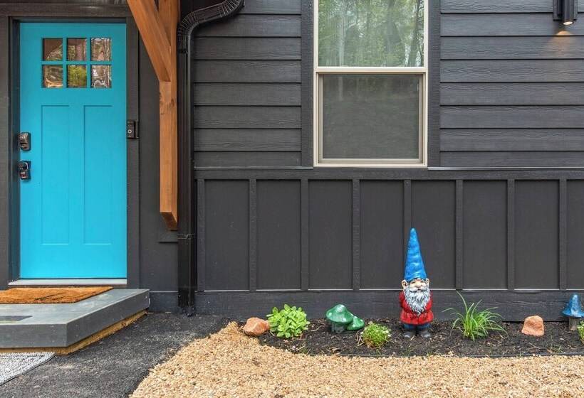 Smokies Modern Escape