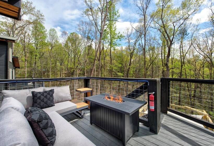 Smokies Modern Escape