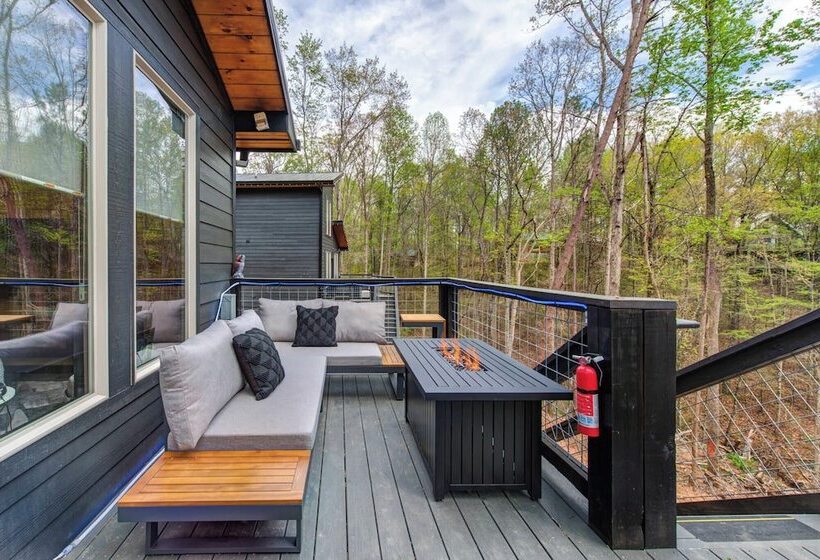 Smokies Modern Escape