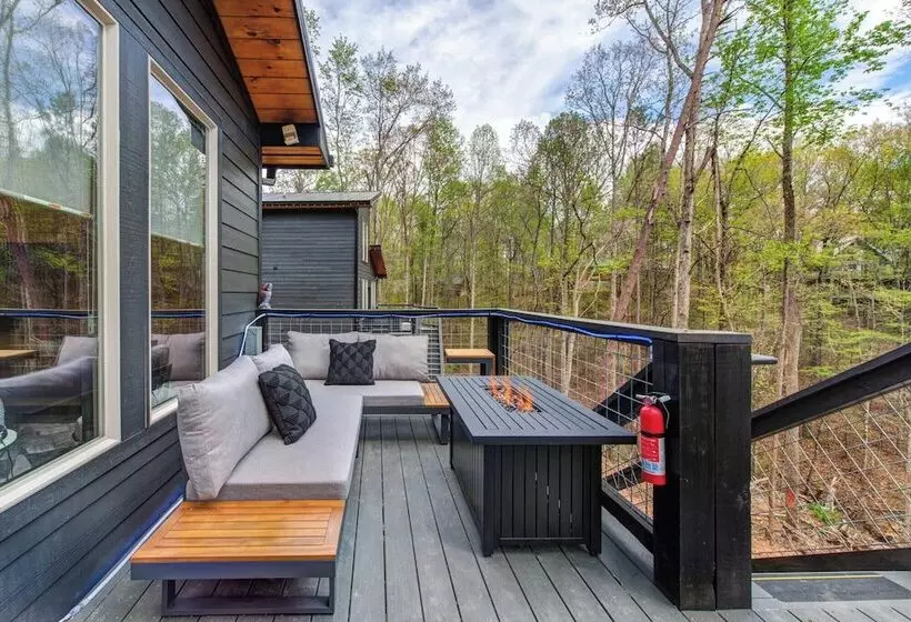 Smokies Modern Escape